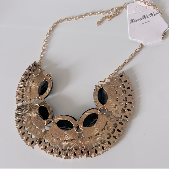 Statement necklace in black and white stones - Picture 3 of 4